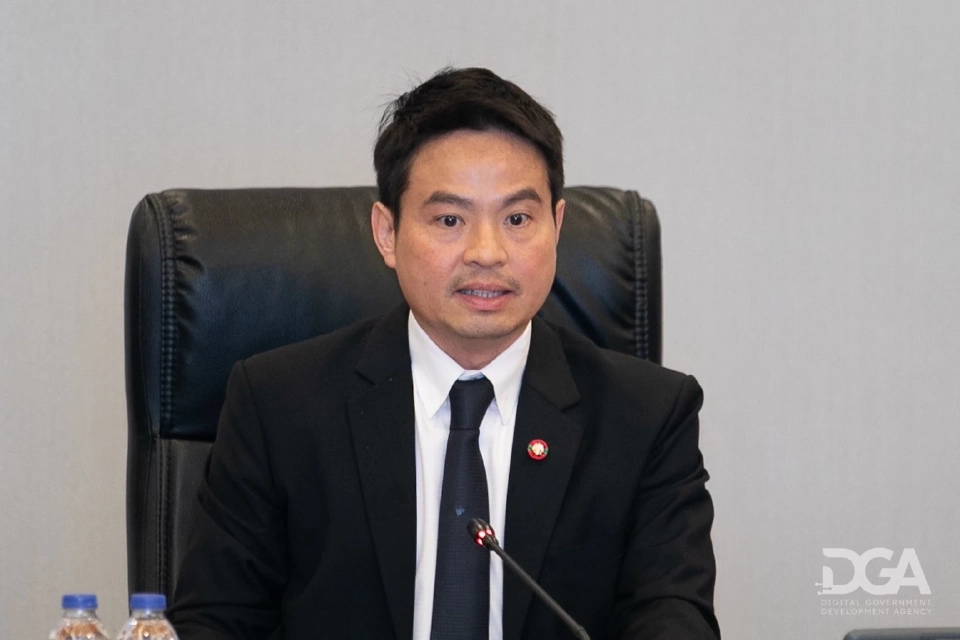 นายภราดร ปริศนานันทกุล