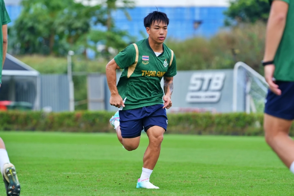 พลเอก มณีกร แบ็คซ้ายจาก พีที ประจวบ เอฟซี