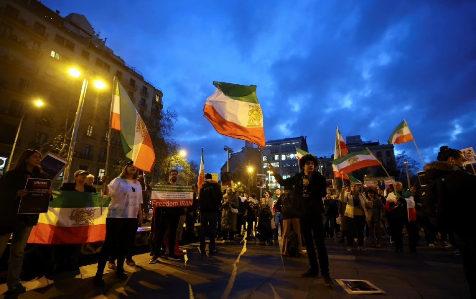 วิกฤตอิหร่าน เสียชีวิตทะลุหมื่น 'ทรัมป์' ขู่ถล่มหากไม่หยุดสังหารผู้ชุมนุม