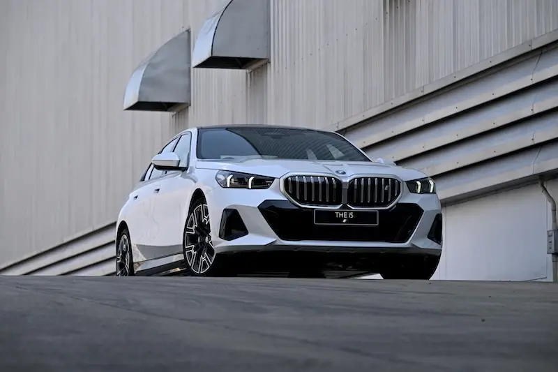 ตลาดรถหรูซึม BENZ BMW ยอดร่วง สวนทาง EV ขายพุ่ง ลุยผลิตไทย-นำเข้าจีน