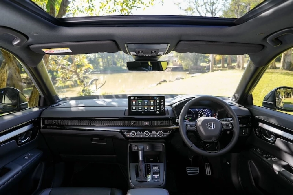 รีวิว Honda CR-V RS 4WD เอสยูวีไฮบริดราคาล้านเจ็ด