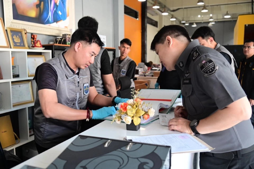 DSI ค้น 5 จุด ยึดเครื่อง แลกเหรียญสแกนม่านตา หวั่นข้อมูล 1.2 ล้านคนหลุด