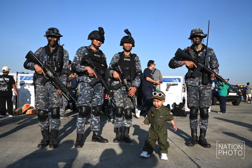 วันเด็ก ทอ.ส่ง F-16 - Gripen - AT-6 บินเหนือน่านฟ้า Air Show สุดตื่นตา