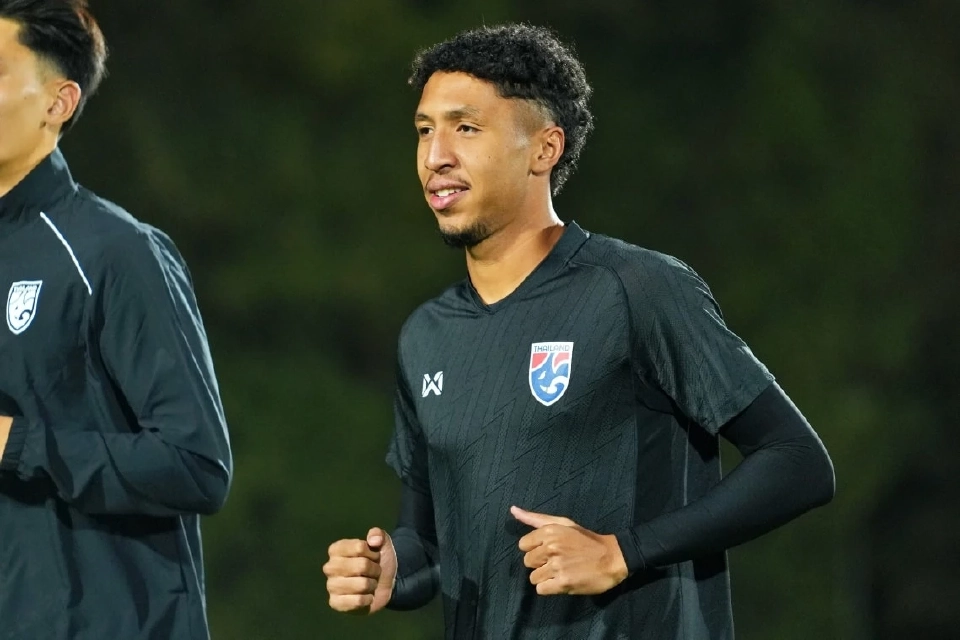 อูแซมมา เทียงคาม แบ็คซ้ายจากสโมสร พีที ประจวบ เอฟซี