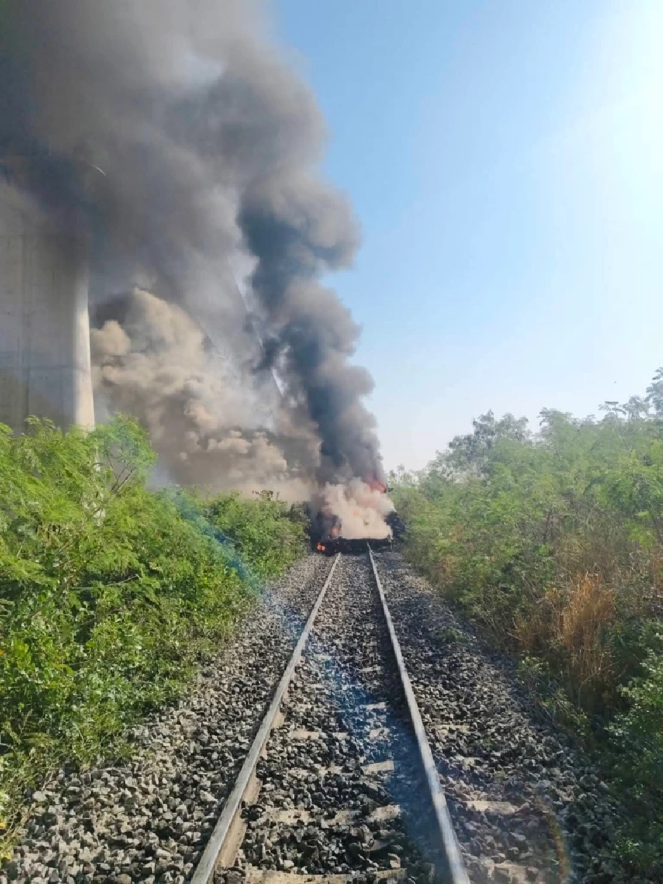 'รฟท.' เบรกแผนสร้าง 'ไฮสปีดไทย-จีน' เหตุเครนล่มขบวนรถไฟ