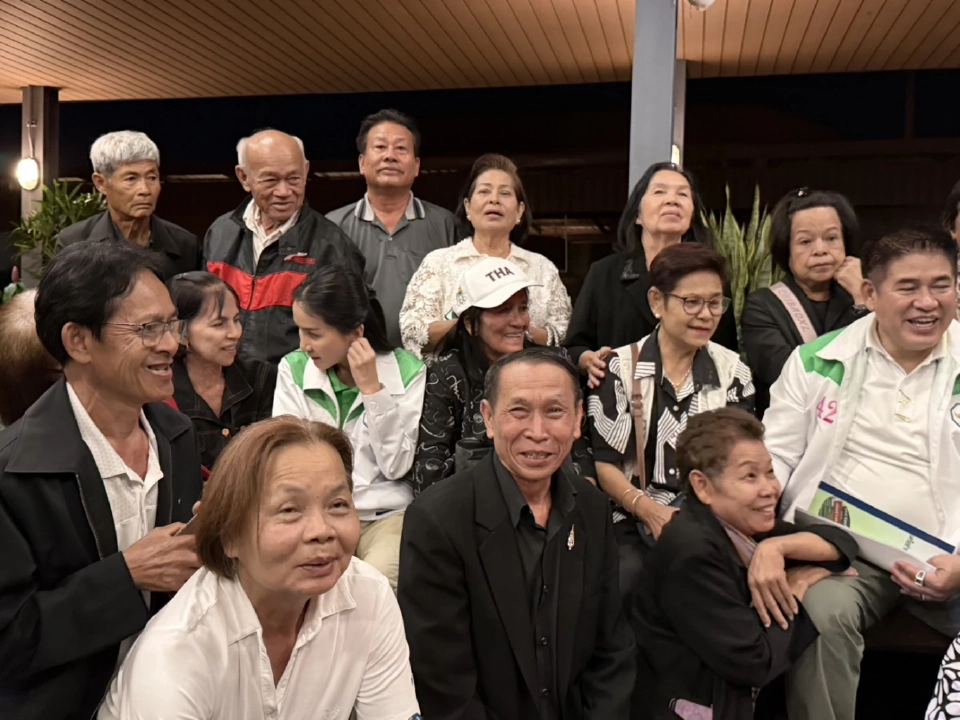 เครือข่ายแก้ไขหนี้สินครูบำนาญ แห่ขอบคุณ 