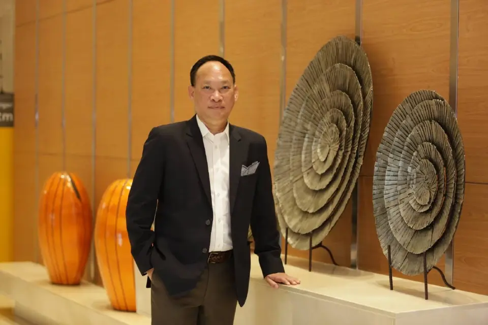 รติ พันธุ์ทวี 