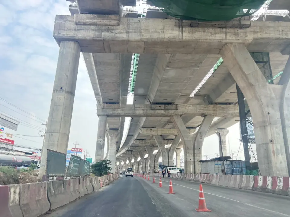 ตำรวจเปิดช่องทางพิเศษ "ถนนพระราม 2" เพิ่มอีก 1 ช่อง เร่งระบายรถ