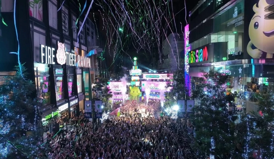 AIS SIAM x PMCU ฉลองเคาท์ดาวน์ ยกทัพศิลปินดังสร้างปรากฏการณ์ข้ามปี