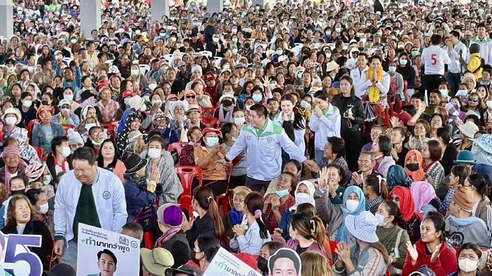 “ธรรมนัส-ธนกฤต” บุกร้อยเอ็ด! ชูโฉนดครุฑแดง-ล้างหนี้ กยศ. ทำจริงไม่ขายฝัน