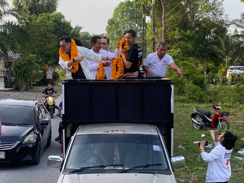 นายจตุพร บุรุษพัฒน์ 