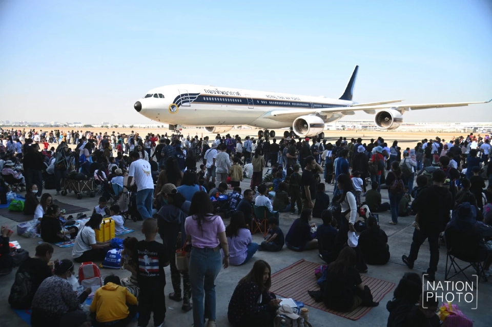 วันเด็ก ทอ.ส่ง F-16 - Gripen - AT-6 บินเหนือน่านฟ้า Air Show สุดตื่นตา