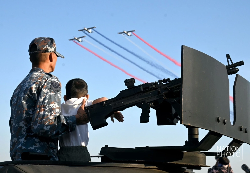 วันเด็ก ทอ.ส่ง F-16 - Gripen - AT-6 บินเหนือน่านฟ้า Air Show สุดตื่นตา