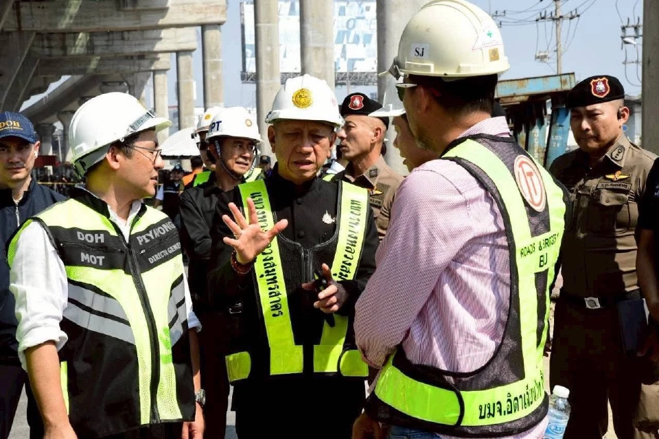 “พิพัฒน์”ลงพื้นที่เครนถล่มถนนพระราม 2 ย้ำรัฐฯเร่งช่วยเหลือผู้ได้รับผลกระทบ -เครียล์พื้นที่ และตรวจสอบเชิงลึก เอาผิดให้ถึงที่สุด ไม่ปล่อยผ่าน