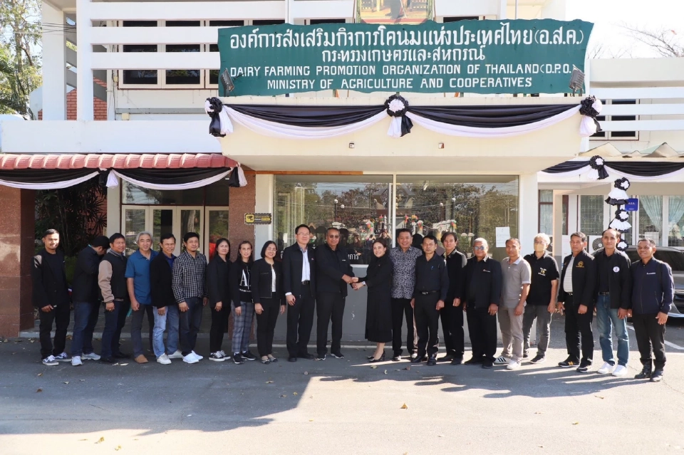 ม็อบโคนมถอย หลังบิ๊ก อ.ส.ค. ประกาศรับซื้อน้ำนม 40 ตัน ทำปุ๋ยแทนเททิ้ง