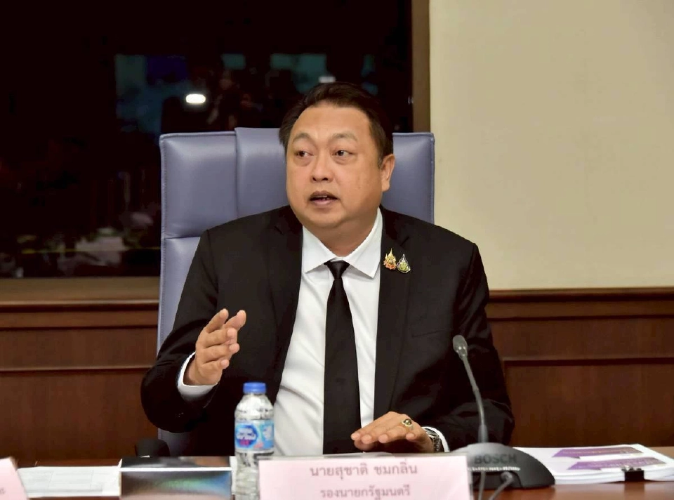 สุชาติ ชมกลิ่น