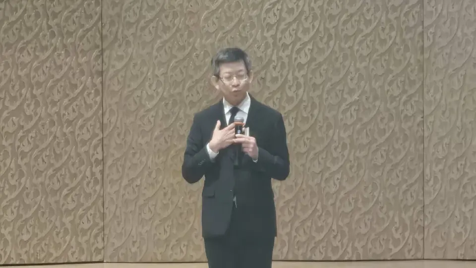 ดร.กอบศักดิ์ ภูตระกูล กรรมการรองผู้จัดการใหญ่ ธนาคารกรุงเทพ และประธานกรรมการสภาธุรกิจตลาดทุนไทย (FETCO)