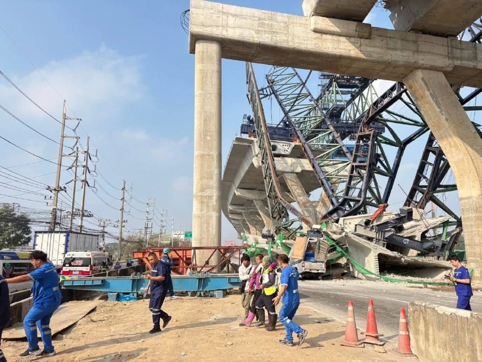 พระราม 2 เครนก่อสร้างทางยกระดับถล่ม เร่งดำเนินการตรวจสอบ