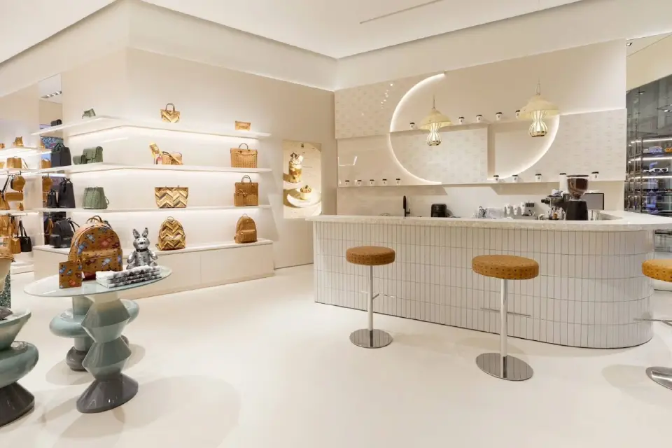 มิว-แบม-อุ้ม เช็กอิน MCM โฉมใหม่! เปิดตัวคาเฟ่หรูแห่งแรกในไทยที่ EMQUARTIER