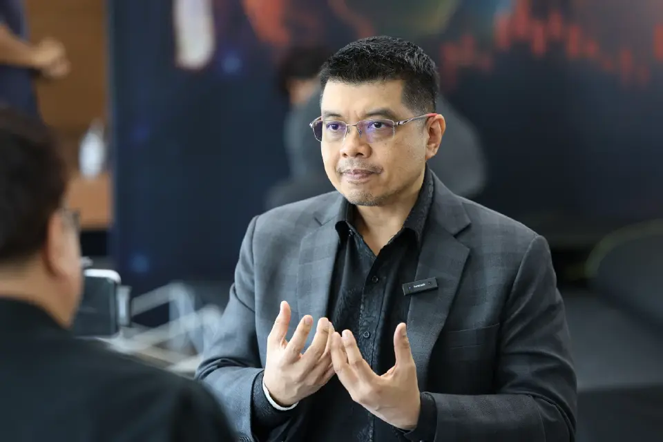 ผศ.ดร.เกียรติอนันต์ ล้วนแก้ว อาจารย์คณะเศรษฐศาสตร์ มหาวิทยาลัยธรรมศาสตร์