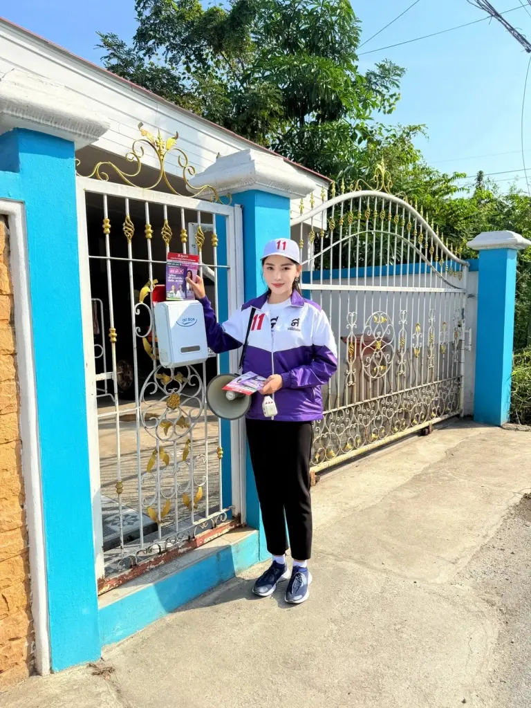 “ทนายน้ำมนต์” ระดมรถโมบายลุยหาเสียงเลือกตั้ง ชนทุกพรรคโค้งสุดท้าย