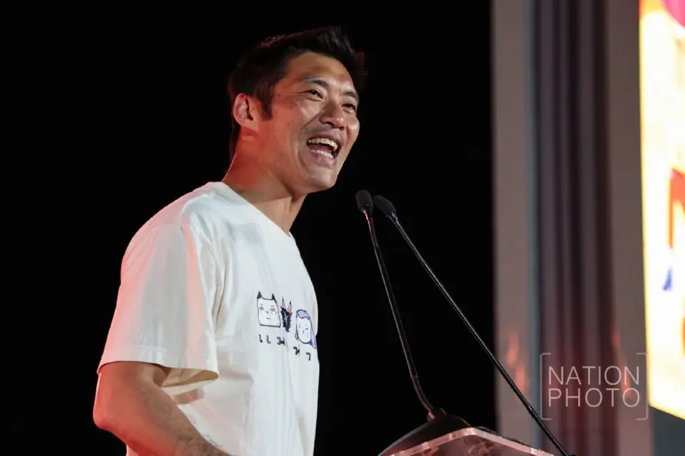 ธนาธร จึงรุ่งเรืองกิจ