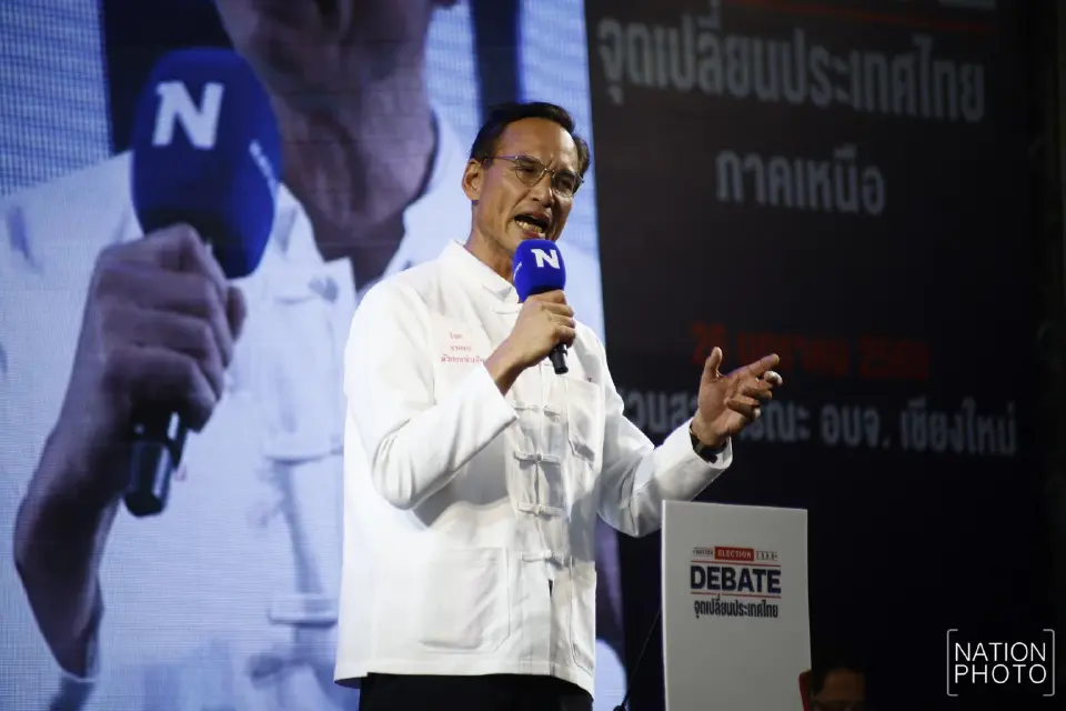 นายกรณ์ จาติกวณิช รองหัวหน้าพรรคประชาธิปัตย์ และแคนดิเดตนายกรัฐมนตรี