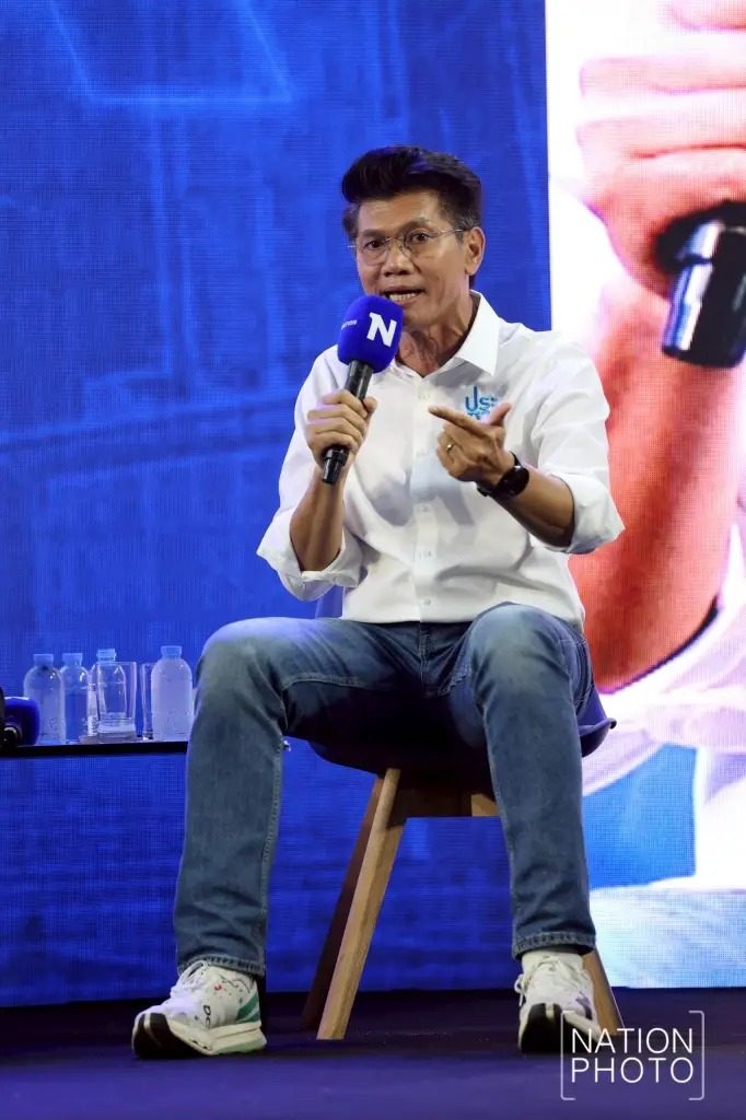 นายสาทิตย์ ปิตุเตชะ พรรคประชาธิปัตย์