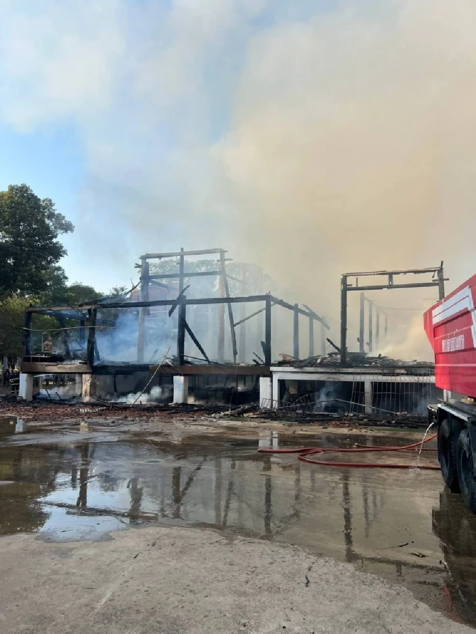 ไฟไหม้วัดตะโก วัดดังหลวงพ่อรวยลพบุรี ศาลาไม้วอดทั้งหลัง เร่งตรวจสอบสาเหตุ