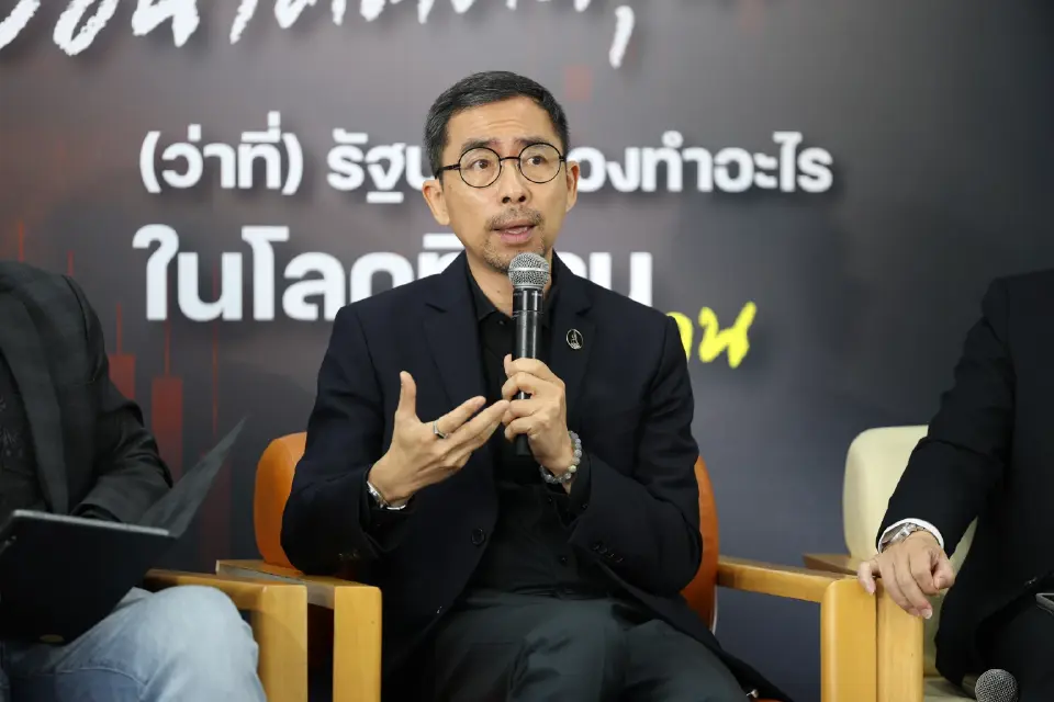 า ผศ.ดร.อดิศร จันทรสุข คณบดีคณะวิทยาการเรียนรู้และศึกษาศาสตร์ มหาวิทยาลัยธรรมศาสตร์