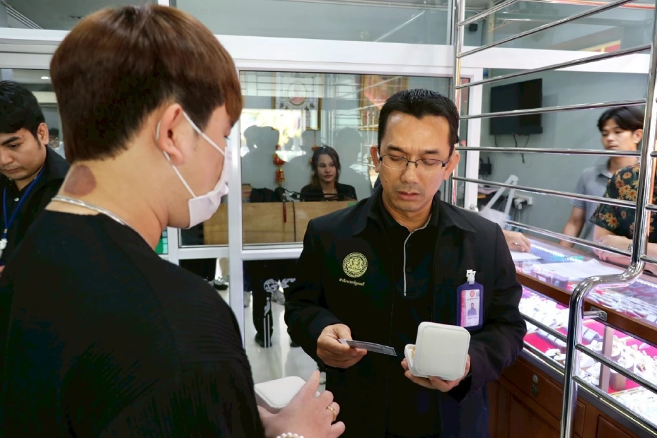 สคบ. ลุยตรวจทันควัน หลังโซเชียลแฉเปอร์เซ็นต์ทองไม่ตรง ปกป้องผู้บริโภคเต็มกำลัง
