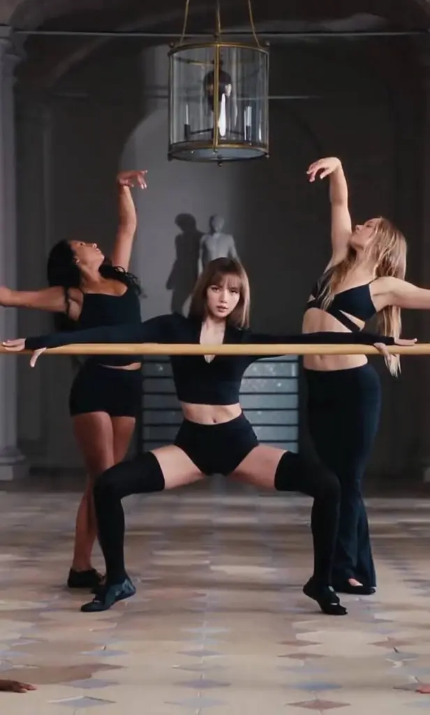 ฮือฮา 'ลิซ่า' เปิดตำนานบทใหม่ NikeSKIMS Spring 2026 เริ่ดมาก ออร่าปัง (คลิป)