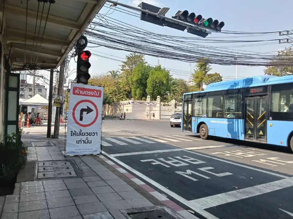 รฟม. จัดการจราจร-รถ Feeder อำนวยสะดวกเดินทางระหว่างปิดแยกซังฮี้