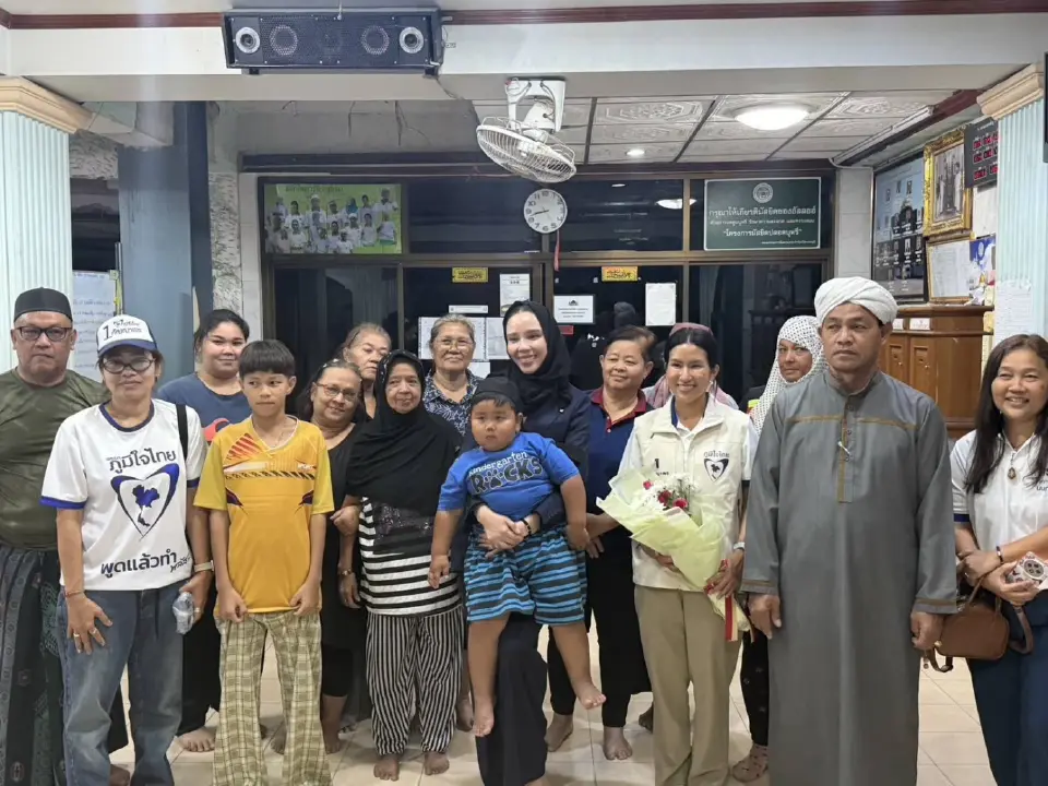 "ชาดา-ซาบีดา" บุกนนท์! อ้อนมุสลิม ชู "พูดแล้วทำพลัส" ลดค่าฮัจญ์-แก้น้ำท่วม