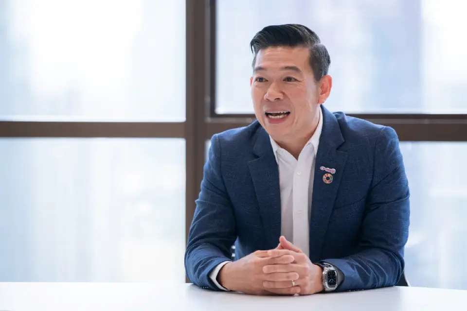 นายอภิสิทธิ์ ธีรภาพรุ่งโรจน์