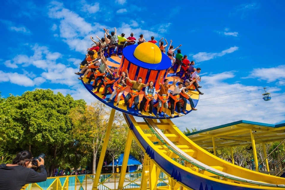 ไซโคลน เครื่องเล่นใหม่ ดรีมเวิลด์ 