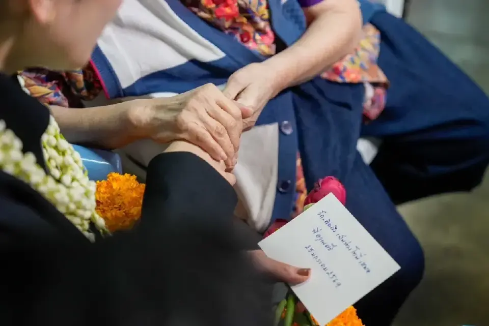 “แพทองธาร”หาเสียงกาดหลวงเชียงใหม่ แฟนคลับรุ่นใหญ่ฝากการ์ดถึง“ทักษิณ”