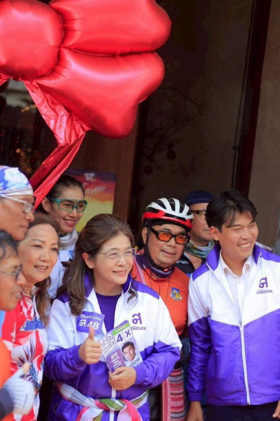 “สุดารัตน์"ลุยหาเสียงอุบลฯ ชวนทุกพรรคเซ็นสัญญาประชาคมไม่โกง