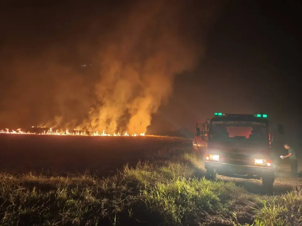 การแก้ไขปัญหาเพลิงไหม้บริเวณทุ่งนา จ.นครนายก