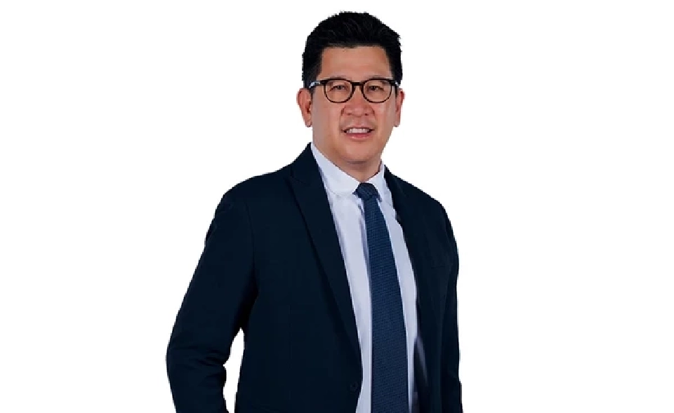 นายเอกนิติ นิติทัณฑ์ประภาศ รองนายกรัฐมนตรีและรัฐมนตรีว่าการกระทรวงการคลัง