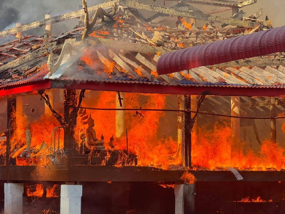 ไฟไหม้วัดตะโก วัดดังหลวงพ่อรวยลพบุรี ศาลาไม้วอดทั้งหลัง เร่งตรวจสอบสาเหตุ