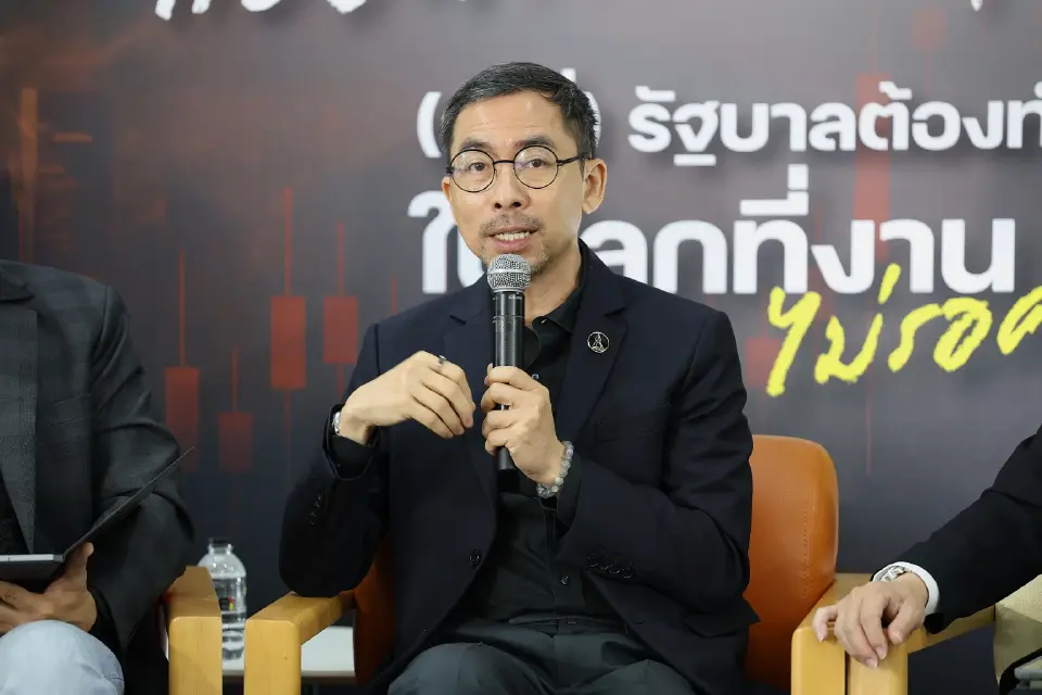 า ผศ.ดร.อดิศร จันทรสุข คณบดีคณะวิทยาการเรียนรู้และศึกษาศาสตร์ มหาวิทยาลัยธรรมศาสตร์