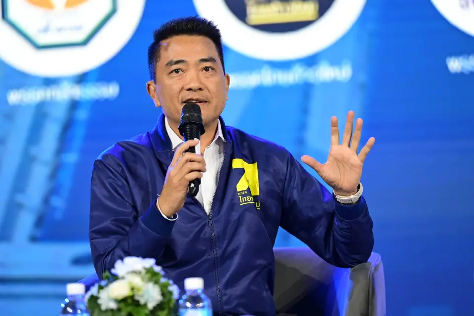 ดร.คเณศ วังส์ไพจิตร หัวหน้าทีมเศรษฐกิจของพรรคไทยก้าวใหม่ 