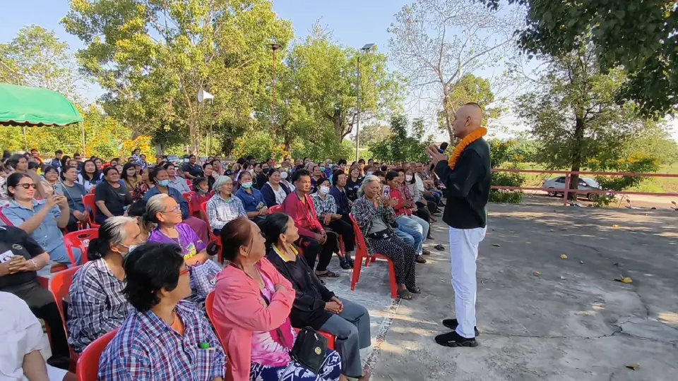 พ่อลูกไทยเศรษฐ์ “ซาบีดา” ควง “ชาดา” ลุยบ้านไร่ อ้อนขอคะแนนเลือกตั้ง