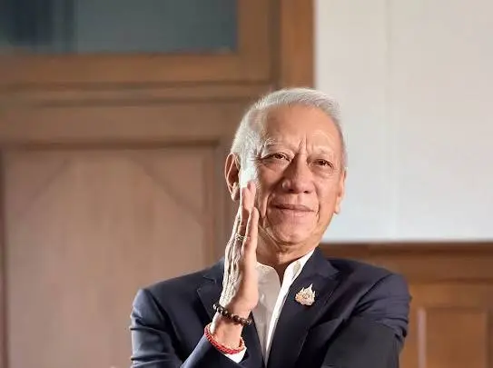 นายพิพัฒน์ รัชกิจประการ รองนายกรัฐมนตรีและ รมว.คมนาคม