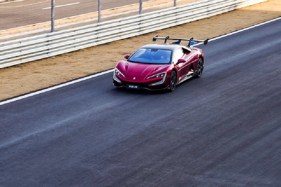 บุกสนามทดสอบ บีวายดี เจิ้งโจว มูลค่า 2.5 หมื่นล้าน ไต่เนินทราย ตะบัน Yangwang U9