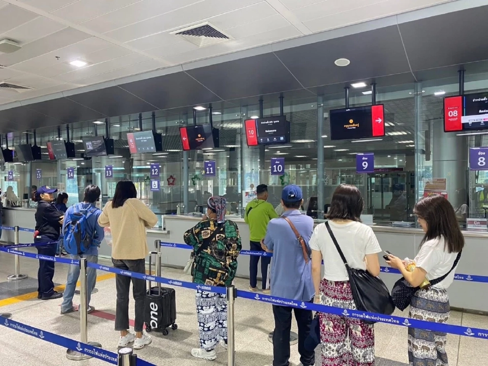 รฟท. เผยยอดเดินทางปีใหม่ทะลุ 9.8 หมื่นคน สั่งเพิ่มรถเสริม 4 ขบวนเย็นนี้ 