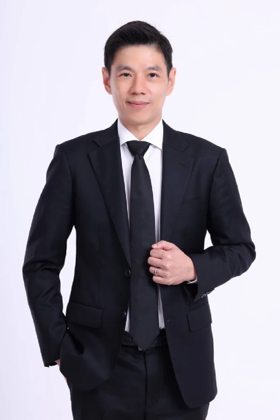 ดร.มหัทธนะ อัมพรพิสิฏฐ์ กรรมการผู้จัดการธนาคารอาคารสงเคราะห์ (ธอส.) 