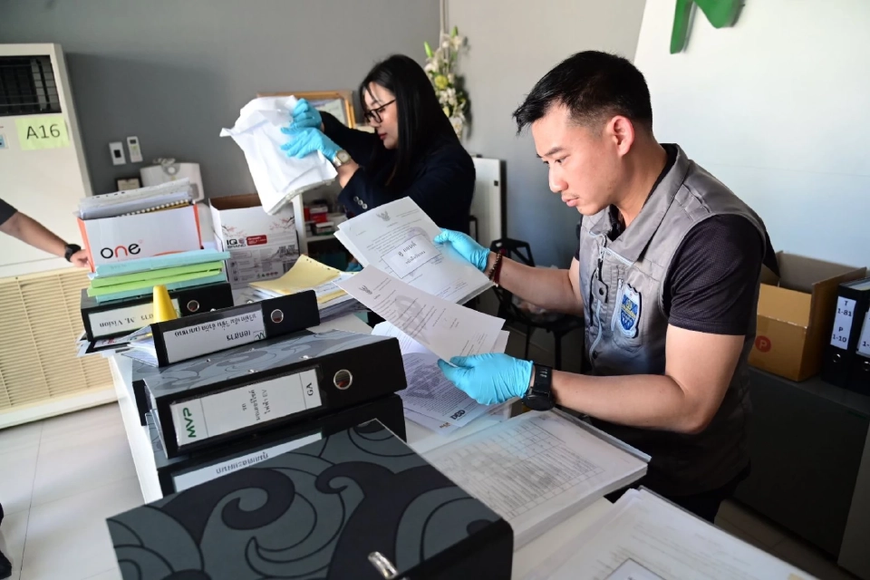 DSI ค้น 5 จุด ยึดเครื่อง แลกเหรียญสแกนม่านตา หวั่นข้อมูล 1.2 ล้านคนหลุด