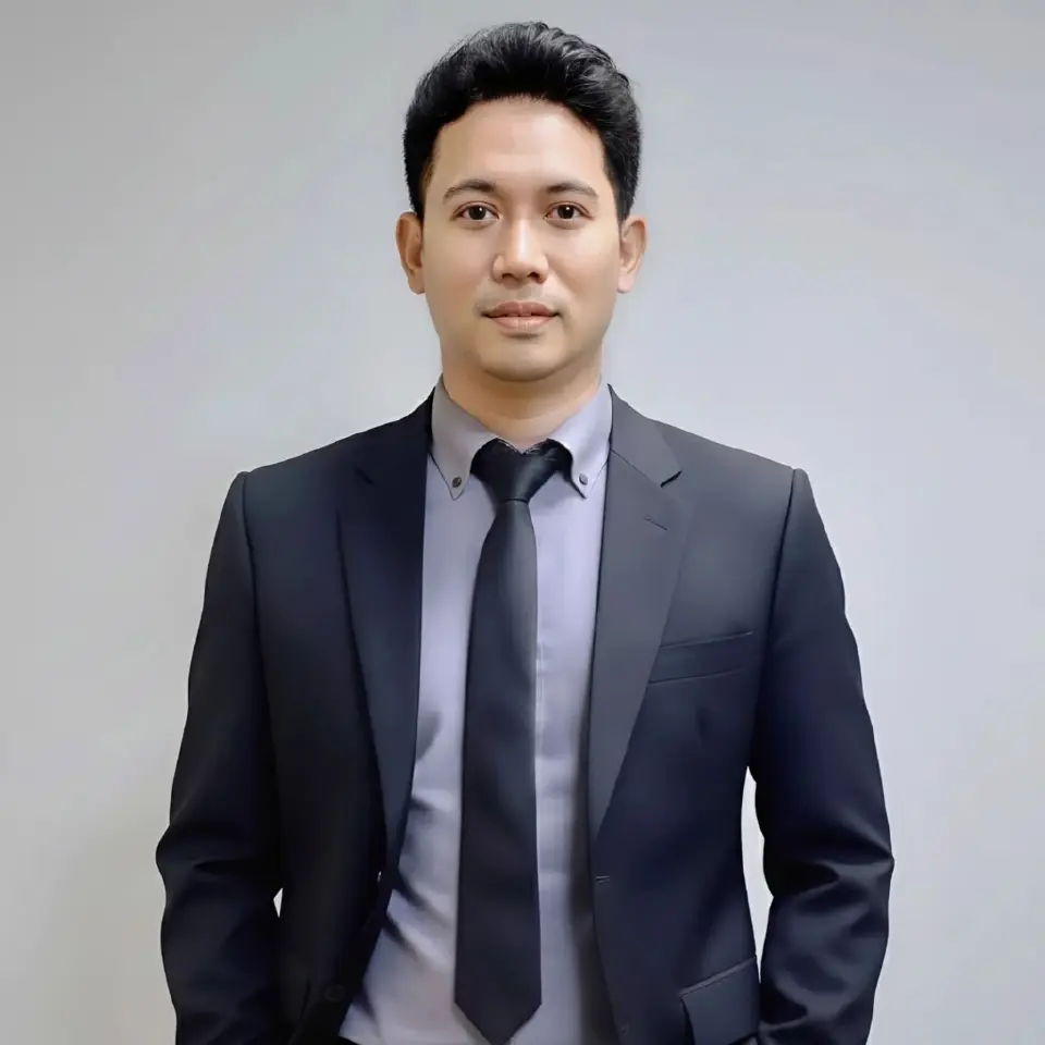 รศ.ดร. รักไทย บูรพ์ภาค ประธานเจ้าหน้าที่บริหาร บริษัท เอนเนอร์จี ไทย เทรดดิ้ง ฮับ จำกัด (มหาชน) หรือ ETTH26